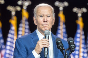 (NEW) President Biden Delivers Remarks On The Debt Ceiling. May 10, 2023, Valhalla, New York, USA: U.S. President Joe Biden Speaks on the debt limit during an event at SUNY Westchester Community College on May 10, 2023 in Valhalla, New York, USA. U.S. President Joe Biden on Wednesday blasted Republican-demanded spending cuts as "devastating," making his case in a campaign-style speech to voters as lawmakers met in Washington on raising the government's borrowing limit to avoid a potentially catastrophic U.S.  Credit: M10s / TheNews2 (Foto: M10s/TheNews2/Deposit Photos)