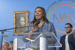 (NEW) National Action Network Marks Martin Luther King Jr. Day. January 15, 2024, New York, New York, USA: New York State Attorney General Letitia James speaks during a Martin Luther King Jr. Day event in Harlem on January 15, 2024 in New York City. (Credit: M10s / TheNews2) (Foto: M10s/Thenews2/Deposit Photos) (NEW) National Action Network Marks Martin Luther King Jr. Day. January 15, 2024, New York, New York, USA: New York State Attorney General Letitia James speaks during a Martin Luther King Jr. Day event in Harlem on January 15, 2024 in New York City. (Credit: M10s / TheNews2) (Foto: M10s/Thenews2/Deposit Photos)